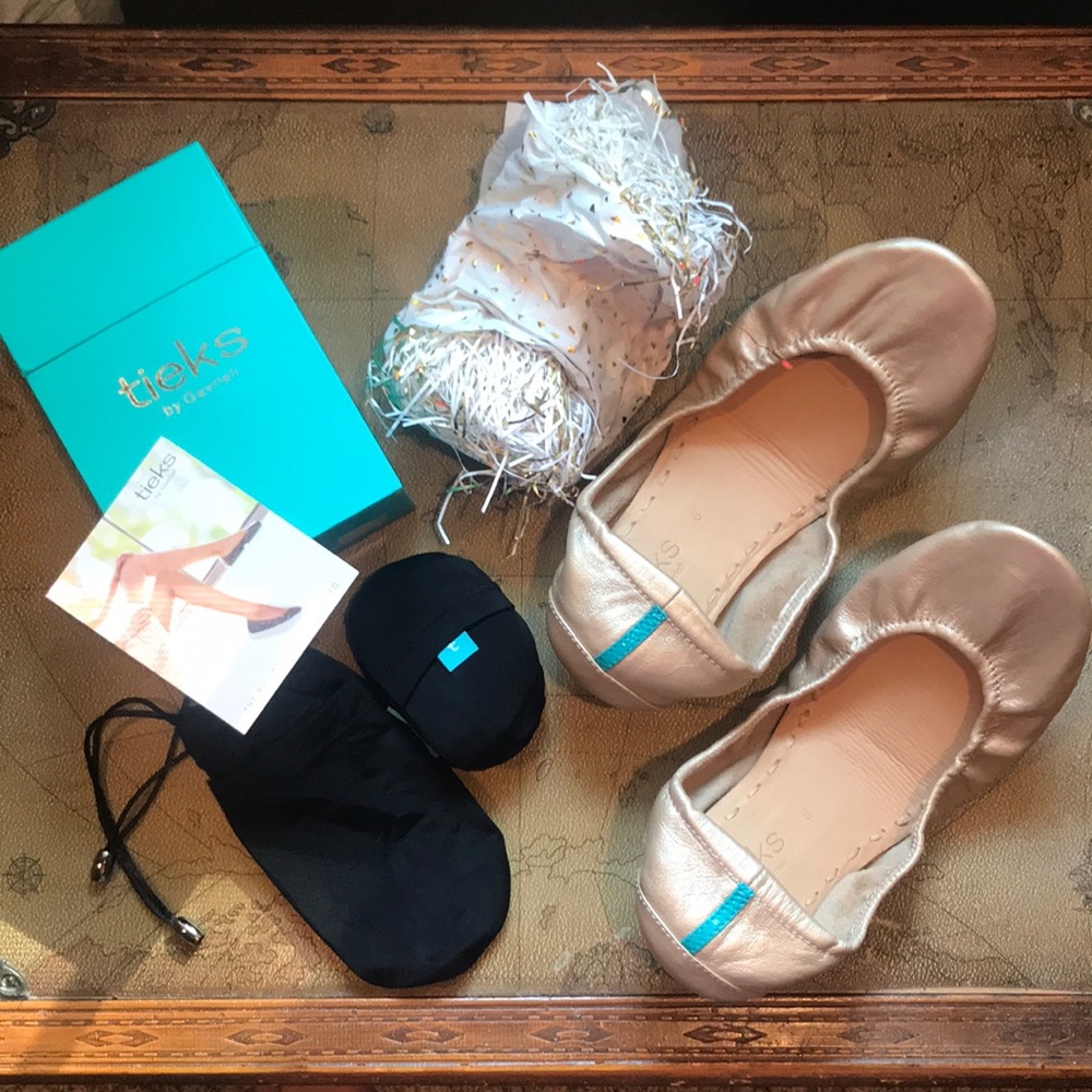 ☀️SOLD☀️ Limited Edition Champagne Gold Tieks size - Picture 1 of 8